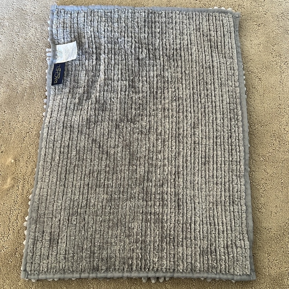 GRAY BATH MAT - Picture 2 of 3